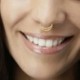 * 1 -2PCS Színes - * 1 -2PCS Színes Unisex hamis szeptum klip nem Piercing Swirls szeptum orr gyűrű Faux ékszerek