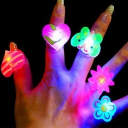 10Pcs LED ujj gyűrűk Villogó fény a sötét fél kedvében gyerekek vicces játékok ajándék