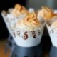 24db Fehér hullámzó mintás muffin papír szülinapra - esküvőre - évfordulóra - különleges alkalmakra - T4X1