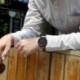 5X (Baogela férfi egyszerű kronográf analóg kvarcóra, bőr karkötő V6R6
