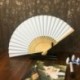 50 db / tétel Fehér Összecsukható Elegáns Papír Kézi Ventilátor Esküvői Partnerek 21cm-es színekben részesülnek (w