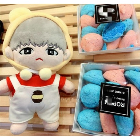 SUGA plüss - KPOP - BTS - Bangtan Boys - Micimackó ruhás