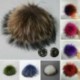 12 cm-es fehér   nyomógomb - Barkácsolás Női Faux Mosómedve Szőrme Pom Poms Labda a Beanie Hat kiegészítők