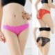Piros - Női virágos csipke bugyi nyitott popsi tanga G-string alsónadrág Láb nélküli fehérnemű!
