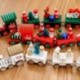 fehér - Karácsonyi dekoráció otthoni autóhoz 4 csomó karácsonyi vonat, festett fa a Santa Kids játékok díszének
