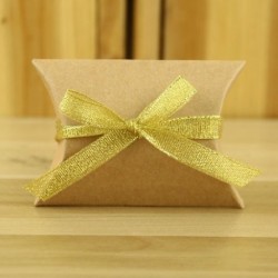 Szín: Sárga doboz aranyhagyma - 50db/tétel Fehér Khaki cukorka doboz esküvői parti díszdoboz párna alakú születésnapi
