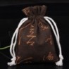 Szín: Sötét kalligráfia - 9x12 cm-es pamut zacskók ajándék szövettáskákhoz, húzózsinóros nyomtatáshoz Többszínű