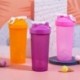 Szín: zöld - 600 ml fehérjepor shaker palack Hordozható szivárgásmentes vizes palack edzőteremhez fitnesz edzéshez Sport