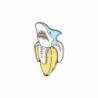 Fém színe: XZ3068 - Shark are Friends Zománctű Egyedi Shark Week Banán Szörföző Bross Táska Csuklótű Szórakoztató