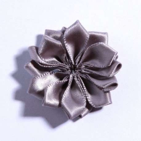 Szín: szürke - 10 DB 4CM művirág szatén virágok DIY virágcsokor hajkiegészítőkhöz Rozetta hegyes virág hajcsat