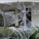 Fekete szín - Pókhálók Halloween-dekorációk hamis pókokkal, fehér sztreccs hamis pókháló Halloween-hez kültéri és