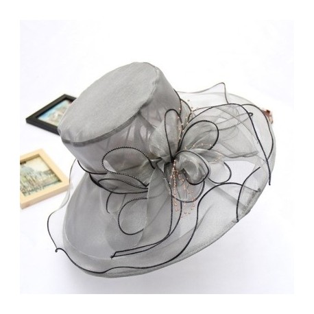 Szín: Szürke - Elegáns virágos organza fodrok széles karimájú napkalap női nyári esküvői fejfedő Beach Church Derby